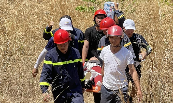 Китайский турист был спущен с вьетнамской горы после перелома ноги во время корпоративного выезда