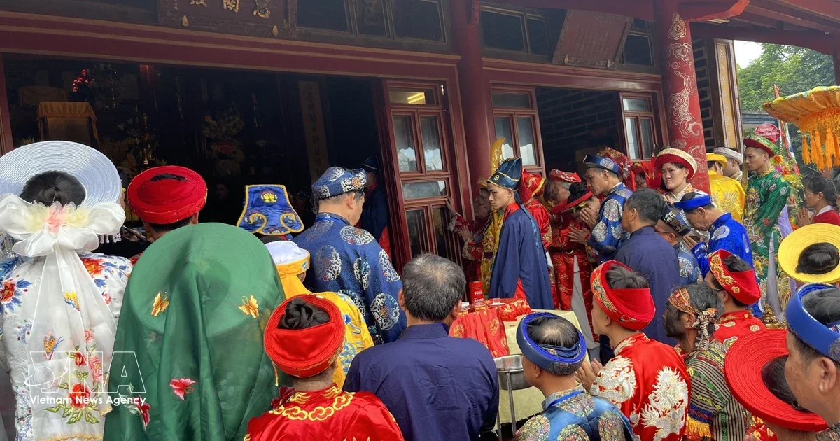 Фестиваль в храме Хюэнам: от императорской реликвии до самобытного культурного праздника в Хюэ