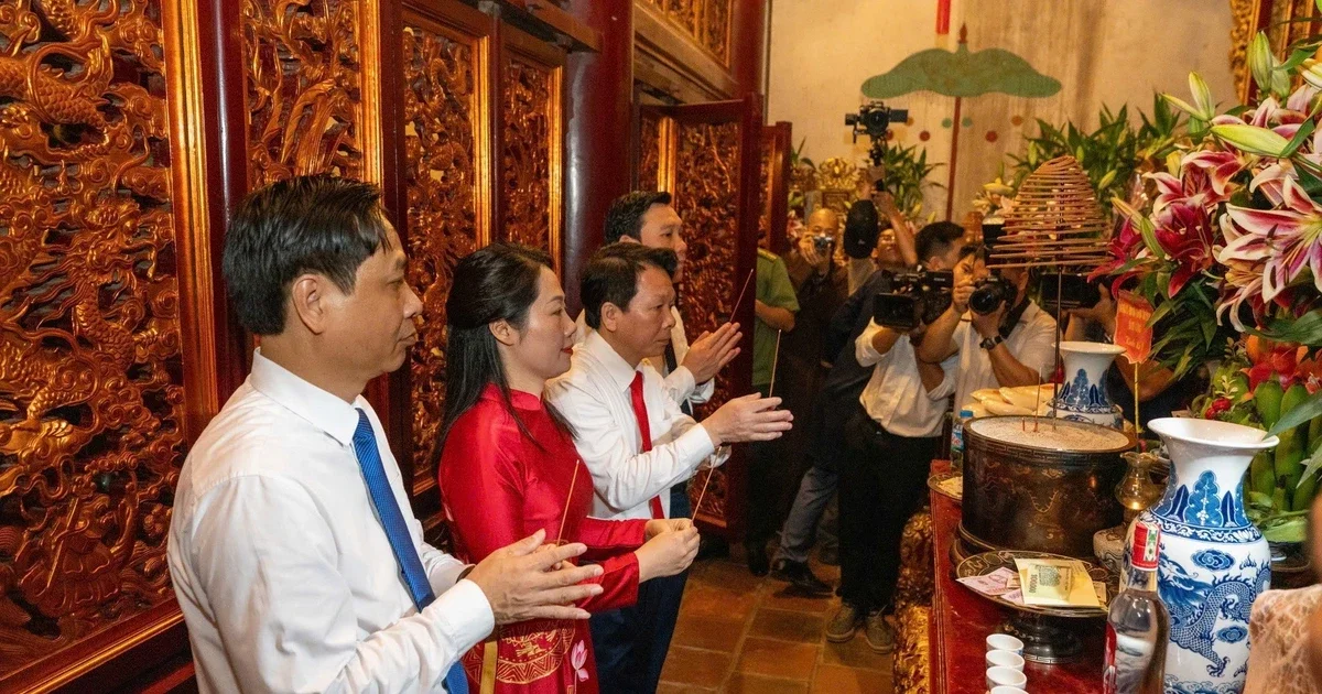 Празднование памяти королей Хунг в честь открытия фестиваля Гио Тхо Хунг Вонг