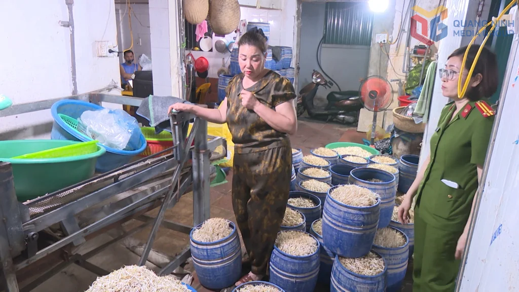 Возбуждение уголовного дела и задержание двух лиц, производящих проростки на запрещенных веществах в районе Куанг Ен.