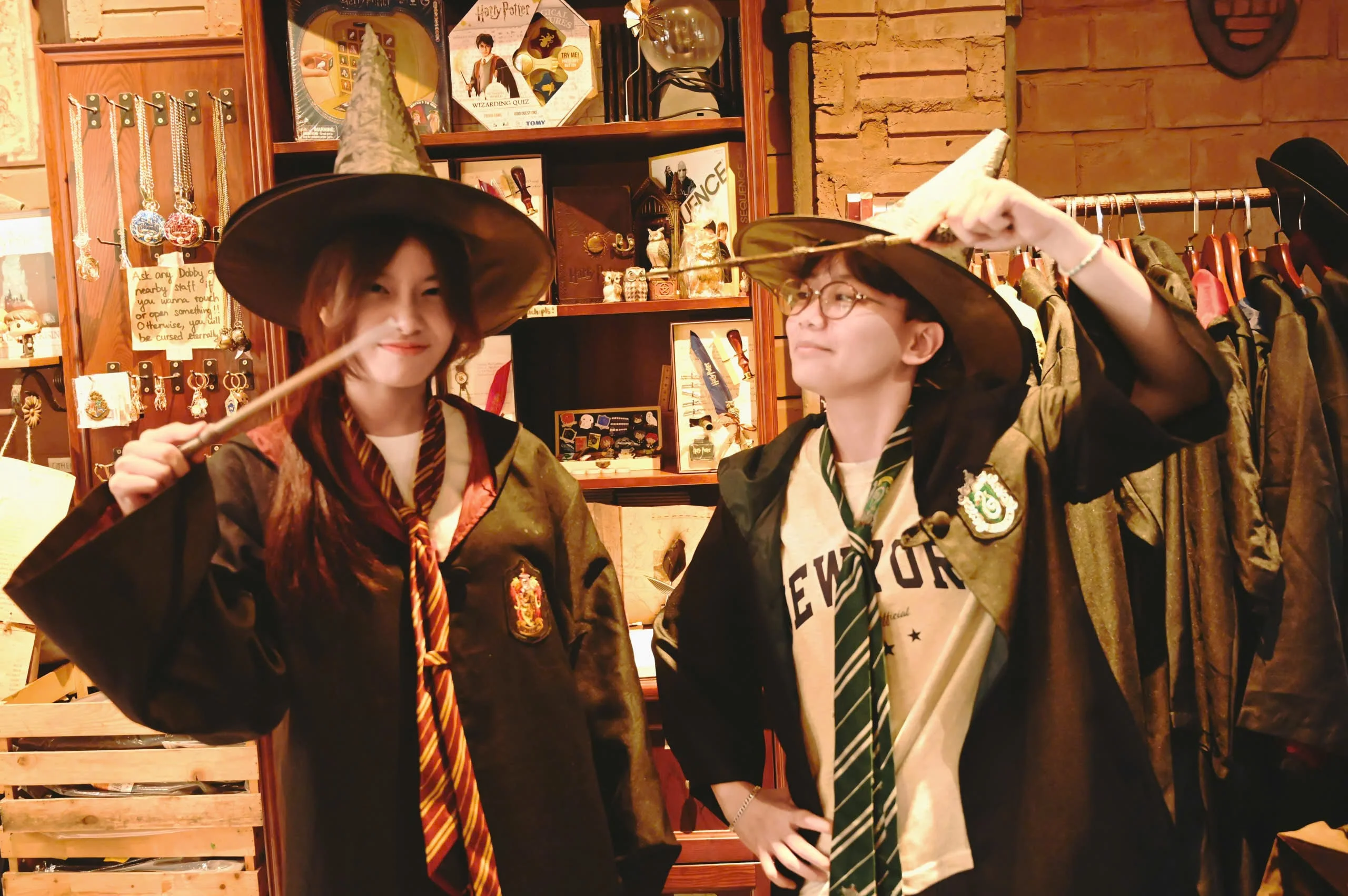 «Ведьмино» кафе в самом сердце старого квартала Ханоя покоряет молодежь и иностранных туристов