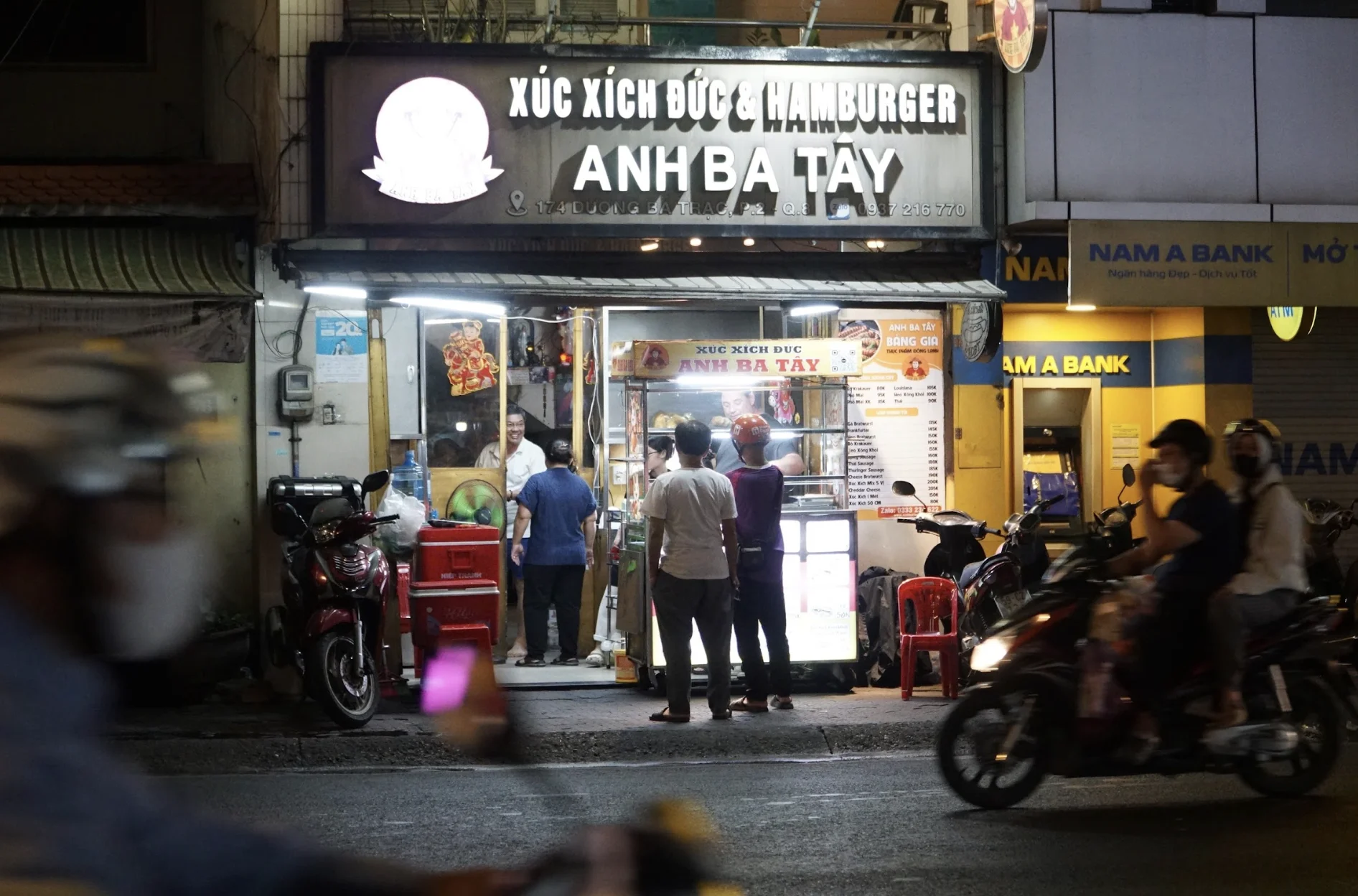 Как сейчас поживает знаменитый продавец немецких сосисок в Хошимине?