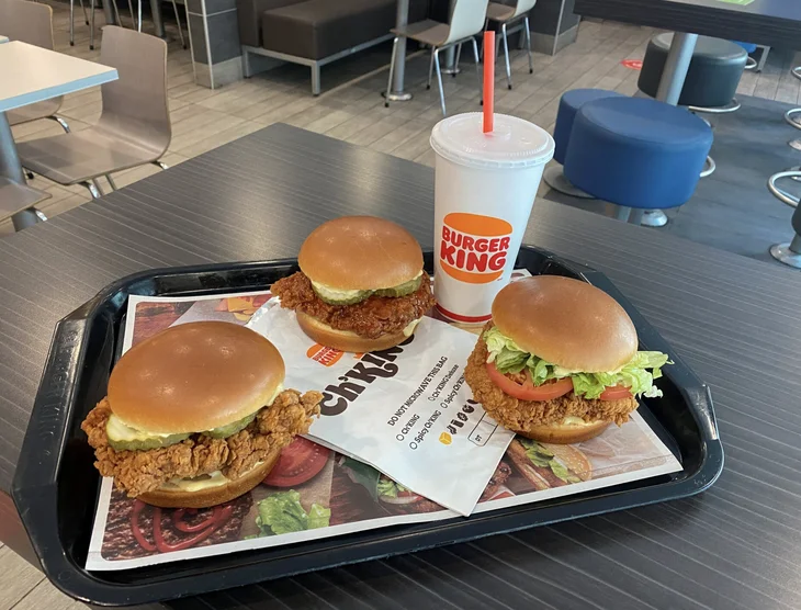 В отличие от двух американских бургерных сетей во Вьетнаме: Одна сворачивает деятельность, другая готовится открыть свой первый магазин